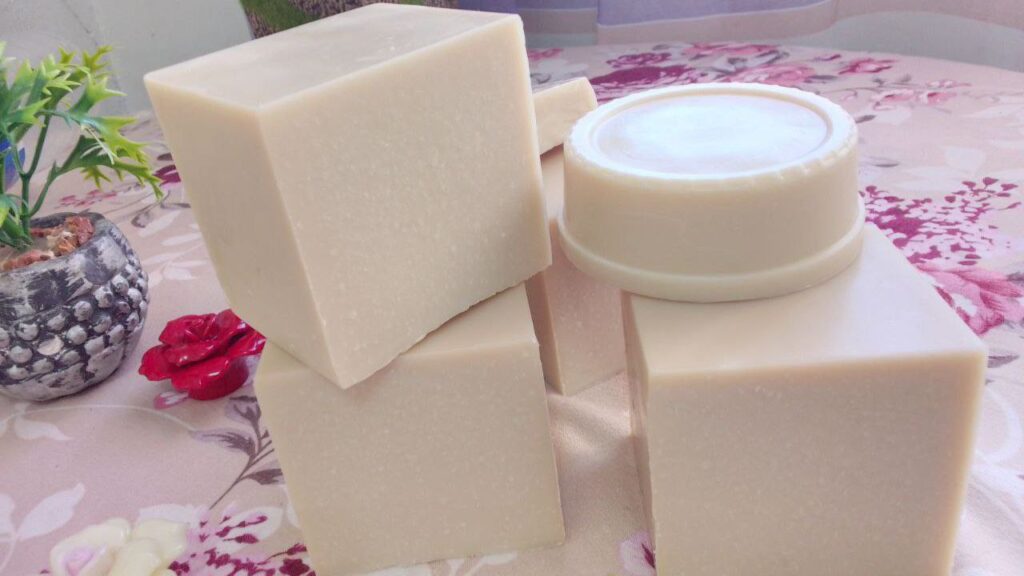 تحويل زيت القلي المستعمل الى صابون طبيعي